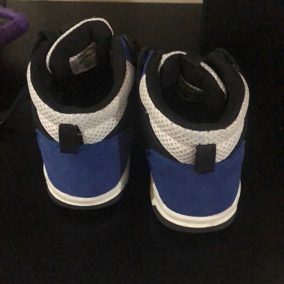 CHILDRENS PLACE SNEAKERS - Picture 3 of 4